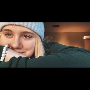 Meet your Posher, Caitlin